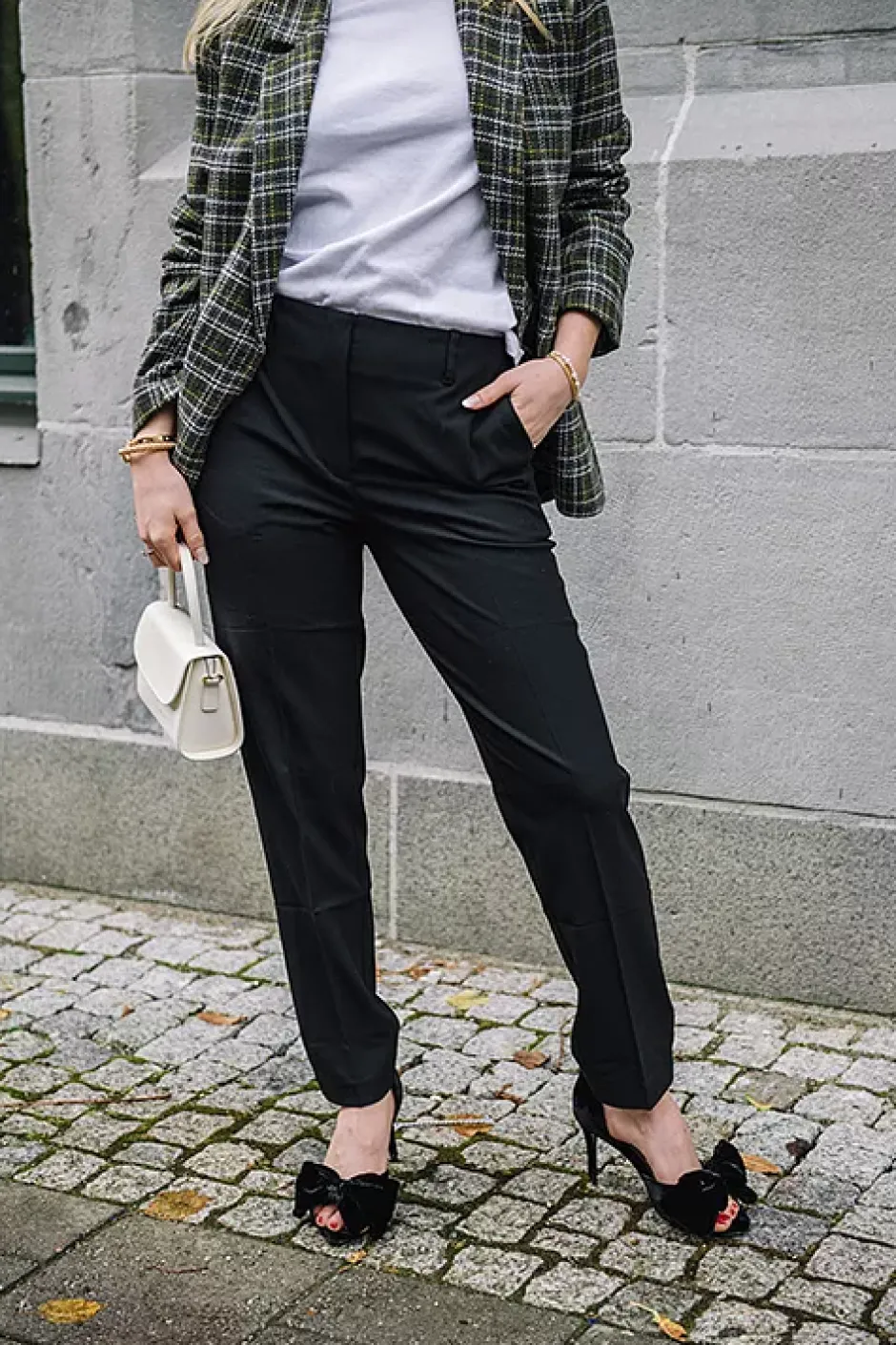 JuliaFV 285 Black^FIVE UNITS Fashion