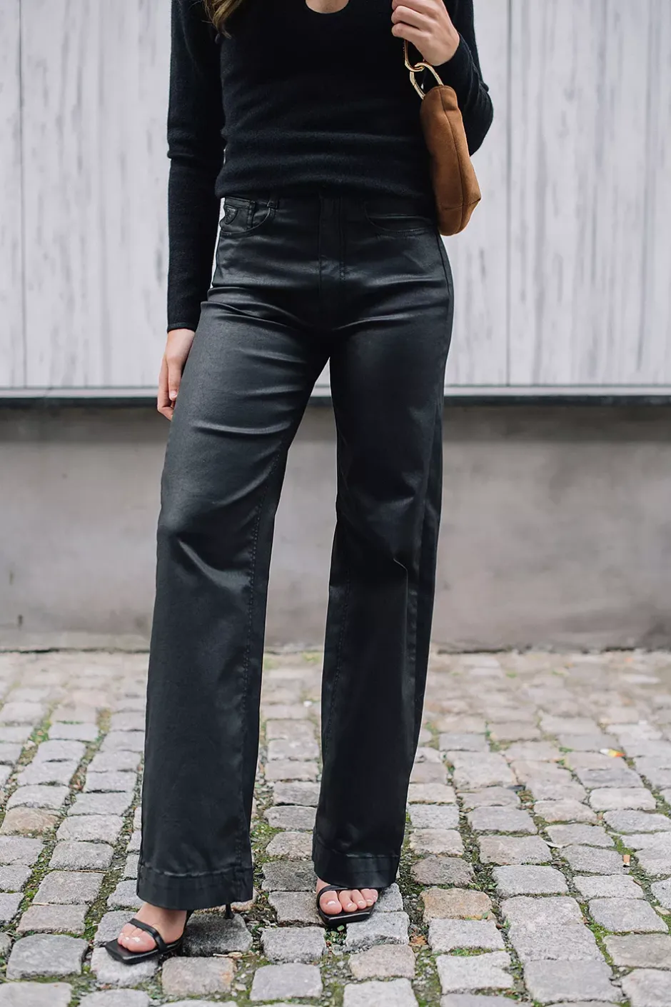 Rosa Montana Tonal Black^LOIS Hot