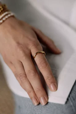Wavy Ring Gold^HIIL STUDIO JEWELRY Fashion